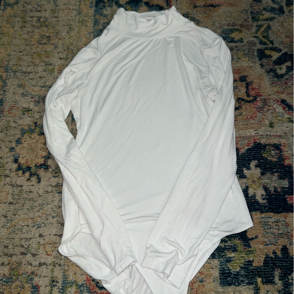 MANGOPOP WHITE BODY SUIT SWEATER